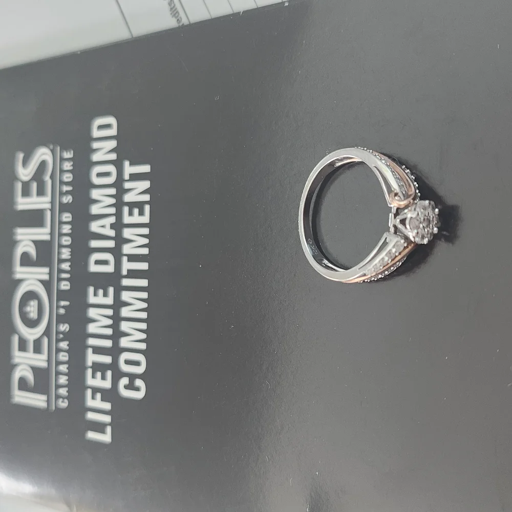 Elegant Silver and Gold Twisted Ring - Picture 3 of 6